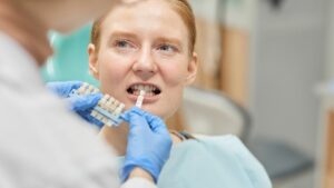 Qualities to Look for in an Implant Dentist in Bayside NY: Credentials, Technology & Outcomes for Reliable Dental Care